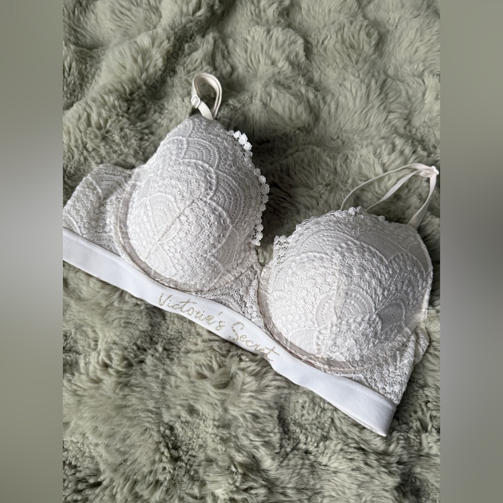 Victoria’s Secret Lace Lightly Lined T-Shirt Bra